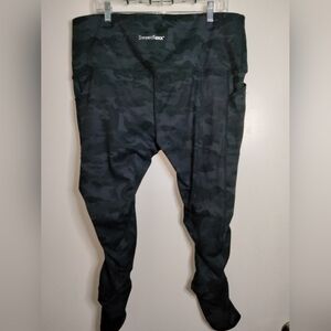 Sweetflexx (Sz 20) Black Stretch Camouflage Pattern Slip Pocket Pull-on Leggings